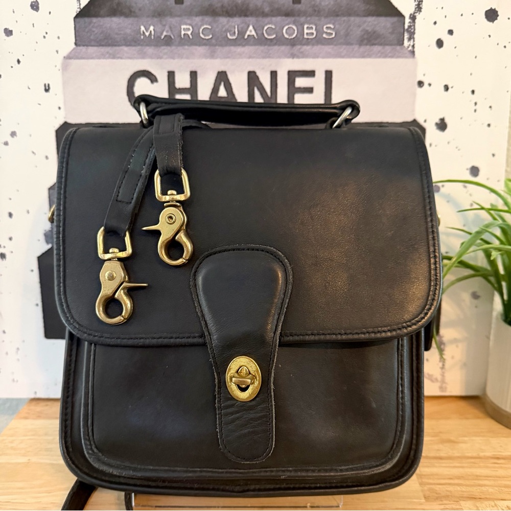 COACH Vintage Station Bag Black Glove Tanned Leather.